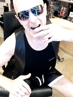 Lenny52 manager del sexclub e stallone osceno pronto a venir