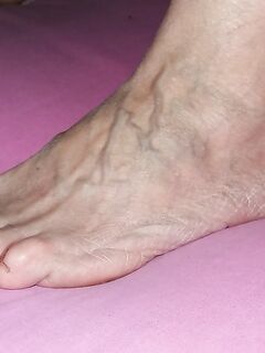 Moglie troia e scalza