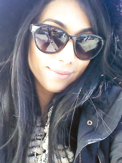 Selfie nuda di una troietta mezza asiatica