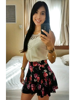 Selfie nuda di una troietta mezza asiatica