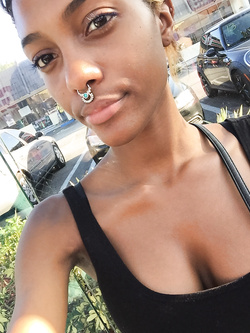 Selfie di una super figona mulatta