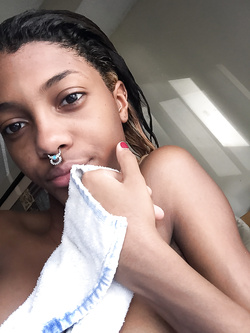 Selfie di una super figona mulatta