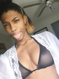 Selfie di una super figona mulatta