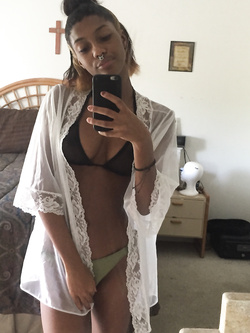 Selfie di una super figona mulatta