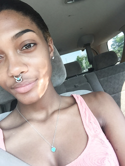 Selfie di una super figona mulatta