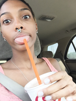 Selfie di una super figona mulatta