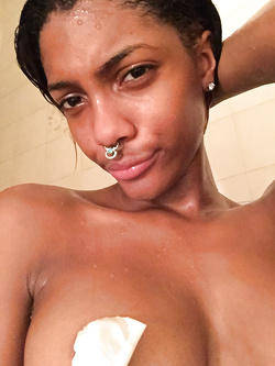 Selfie di una super figona mulatta