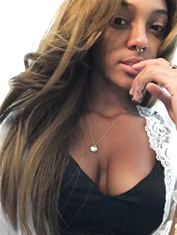 Selfie di una super figona mulatta