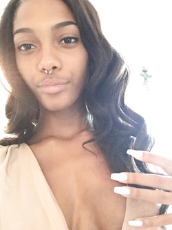 Selfie di una super figona mulatta