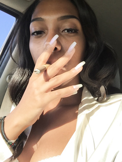 Selfie di una super figona mulatta