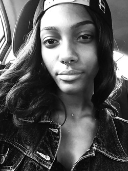 Selfie di una super figona mulatta