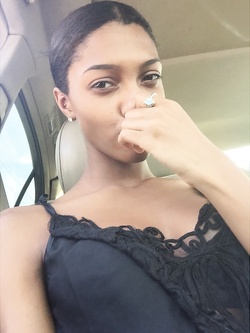 Selfie di una super figona mulatta