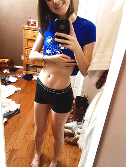 Autoscatti amatoriali sexy di una 18 enne