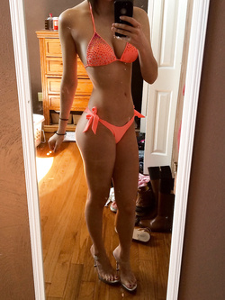 Autoscatti amatoriali sexy di una 18 enne