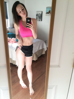 Autoscatti amatoriali sexy di una 18 enne