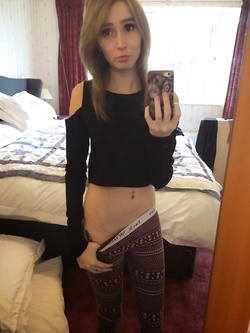 Foto di una 19enne rubate da Whatsapp