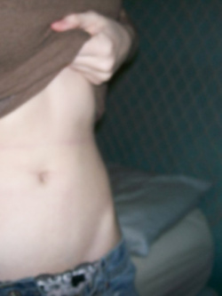 Piccola troia rossa ha voglia di cazzo