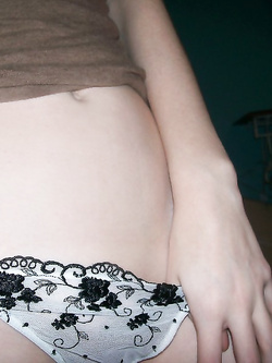 Piccola troia rossa ha voglia di cazzo