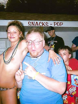 Ragazze ubriache ai party