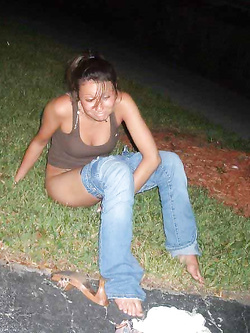 Ragazze ubriache pisciano