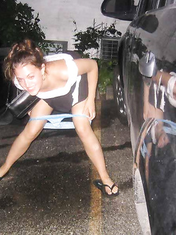 Ragazze ubriache pisciano