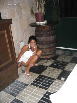 Ragazze ubriache pisciano