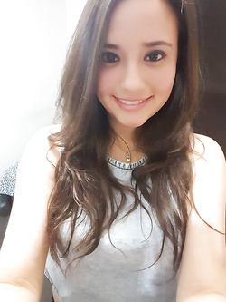 Bella brunetta foto amatoriali