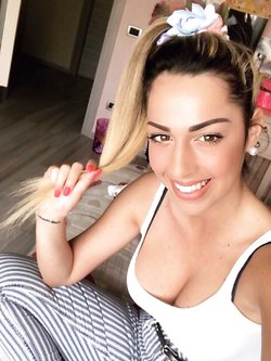 Monella universitaria