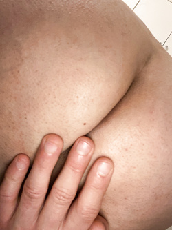 Fighetta birichina e vogliosa appena depilata