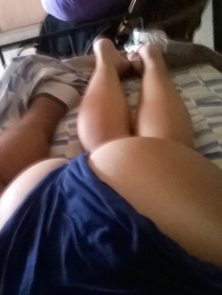 Commentate la mia maiala che vorrebbe conoscere altri cazzi