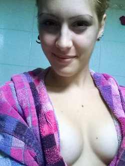 Selfie 19enne bionda figa