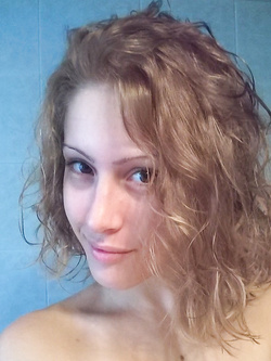 Selfie 19enne bionda figa