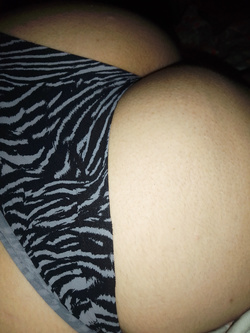 Piedini e culetto fidanzata sexy