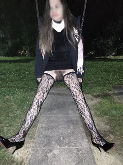 calze ricamate e tanto pelo