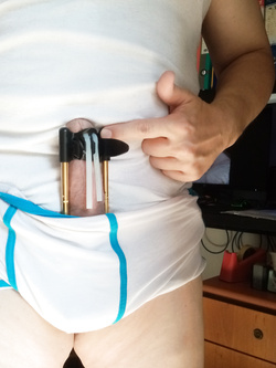 anche di giorno sotto i vestiti  per strada e al lavoro