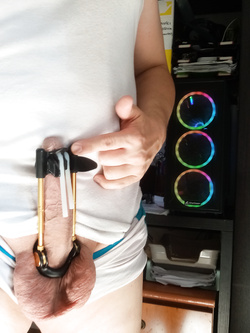 anche di giorno sotto i vestiti  per strada e al lavoro