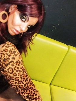 VOGLIOSA PORCA SU AMA PORN