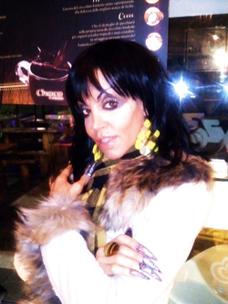 CONSIGLIA AI TUOI AMICI AMA PORN..CLICCCAAA