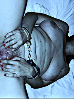 Milf esther tore her cunt