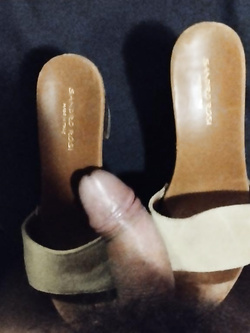 moglie diana cazzo sulle sue scarpe