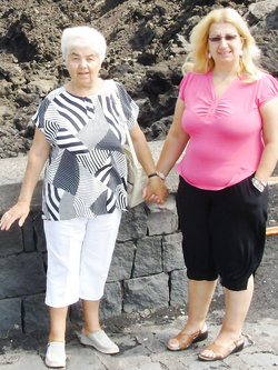 mia moglie con sua madre