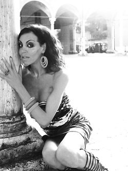 PRIMA INGOIO E POI MI RIEMPI L ANO