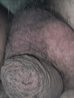 Pisellino piccolo in mostra per donne mature