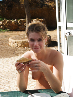 Vacanza naturista con la mia puttana polacca